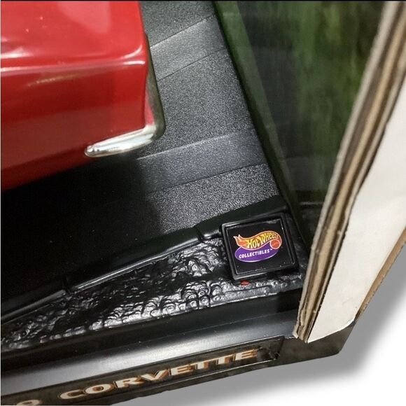 Hot Wheels Collectable 1969 Chevrolet Corvette 1:18 - Picture 9 of 9